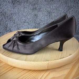 Stuart Weitzman Kitten Heel Pumps Womens 7.5 Narrow Peep Toe Shoe Made in Spain
